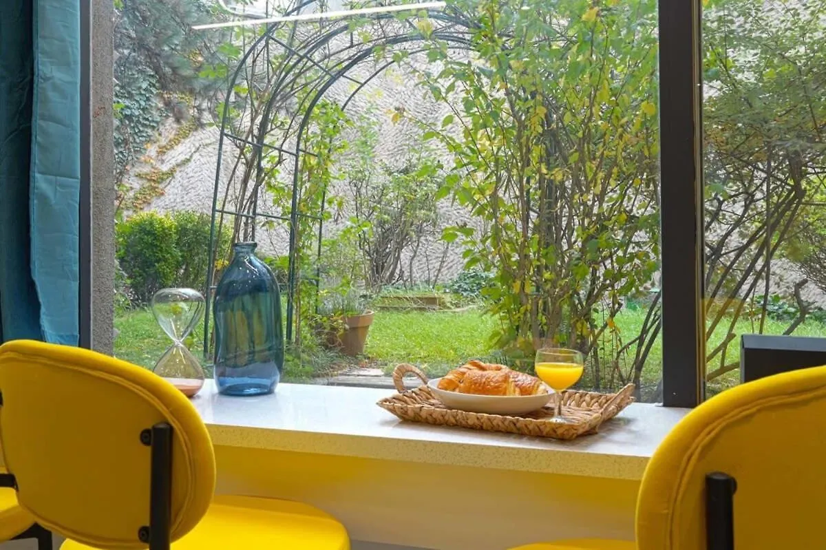 Agreable 2 Piece Au Coeur De 17 Arrondissement Apartment Paris France